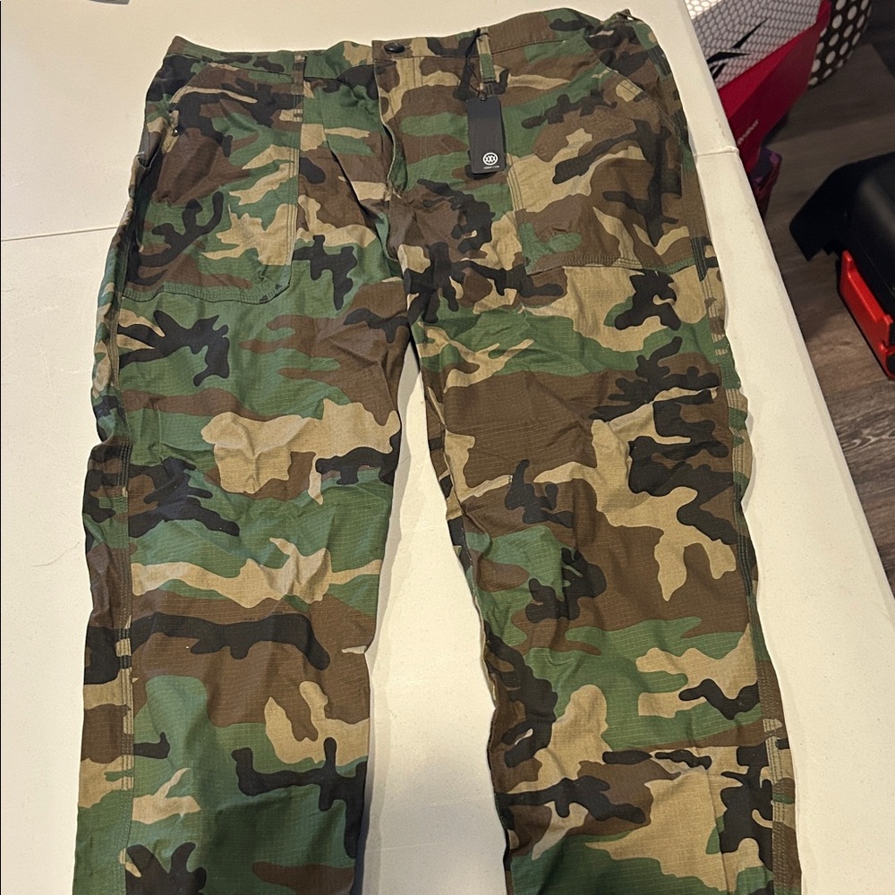 10 Deep Camouflage Utility Pants
